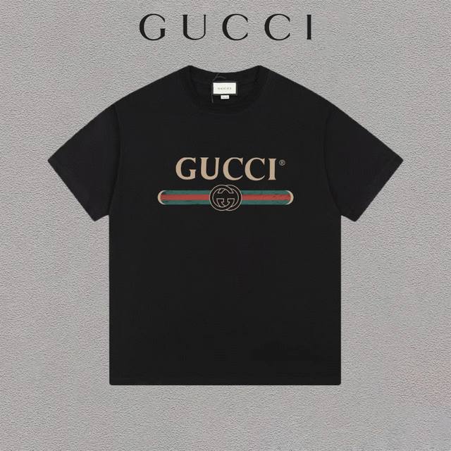 Gucci 古驰 标语印花双G印花字母百搭短袖T恤男女同款 面料：240克双纱高密度纯棉面料 - 工艺: 整件衣服采用精密压花工艺 - 男女同款均可驾驭 - 尺