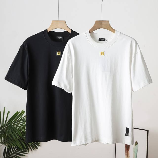 顶级复刻芬迪Fendi 2025Ss新款立体硅胶双Flog圆领短袖 官网同步新款｜小红书热门爆款 面料采用280克32支双纱爽滑棉经过高温预缩处理，原配同缸1X