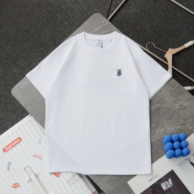 顶级复刻 高端定制 - Burberry 巴宝莉 经典款限定款刺绣小标B字母短袖T恤 - 款号：3309 - 颜色: 黑色 白色 - 购入原版开模打造，全套定制