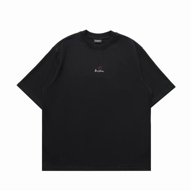 顶级复刻版本 Balenciaga 巴黎世家经典款手抄刺绣小爱心圆领短袖T恤 面料: 280重磅纯棉，随意对比 规格采用实打实280G 100%纯棉 定织定染！