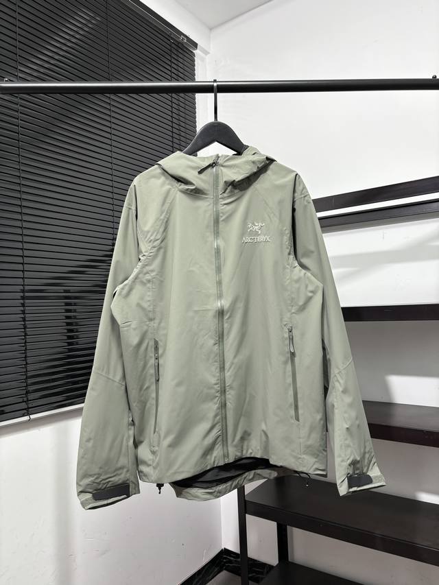 春季新款！高版本，质量很好！尺码偏大！代购最新始祖鸟Arcteryx Jacket户外连帽梭织情侣外套 刺绣款！Arc'teryx 始祖鸟户外最强品牌 2025