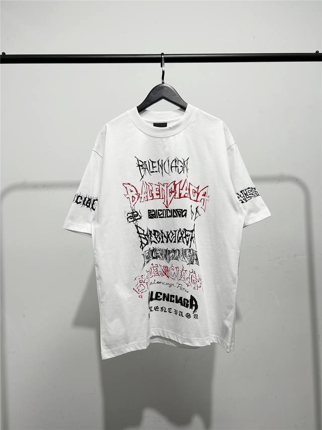 高版本，质量很好！巴黎世家 Balenciaga龙须多排字母印花短袖T恤！胸前后背全幅品牌Logo印花！此款尺码偏大，最小Xs穿到145斤左右！最大穿到200多