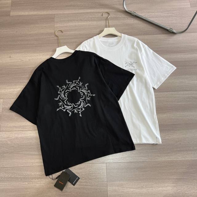 小红书爆款！Arc'teryx # 始祖鸟两色反光万花筒3M反光男女同款短袖T恤。 Arc'teryx始祖鸟男女同款短袖T恤,Over Size宽松版型。夜间反