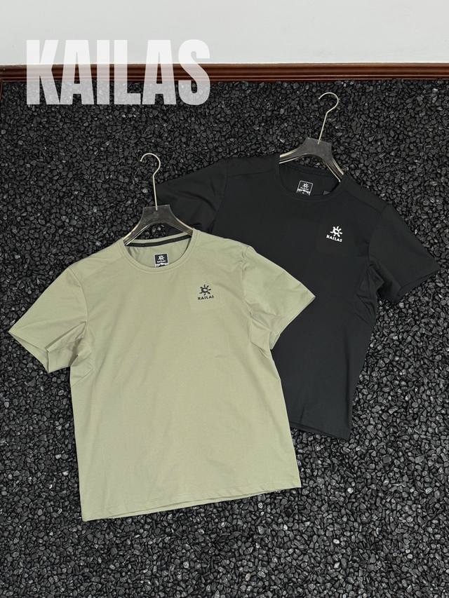 凯乐石Kailas2025夏季新款男士速干短袖T恤，超级品质，透气性一绝，全部压胶包边处理，腋下立体裁片不紧绷，适合任何户外运动，背后反光印花。媲美400块的品