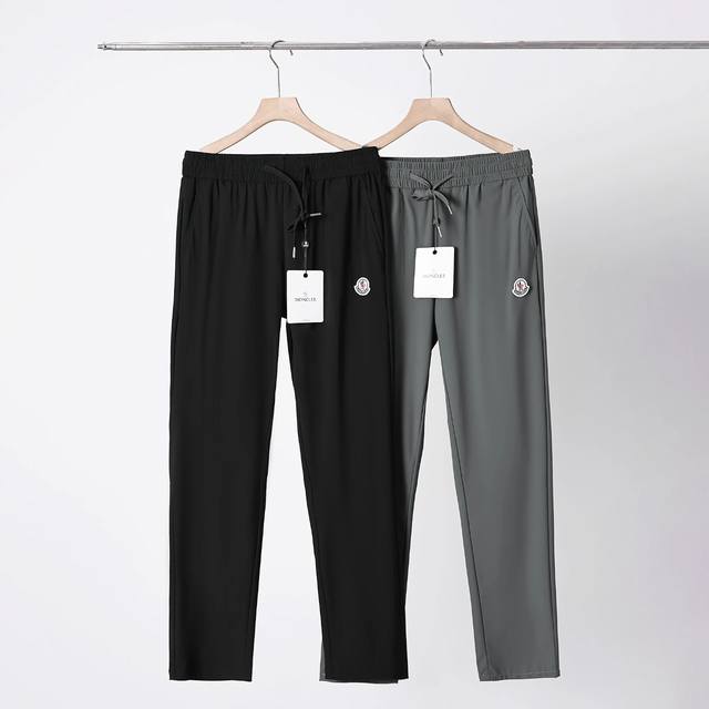 Moncler 蒙口天丝直筒全弹力松紧休闲裤 口碑款25年的新款，供线下公司订单！！！ 每年都会出的基础款！！！ 主打轻奢、时尚、舒适，非常的好穿百搭！！！ 不