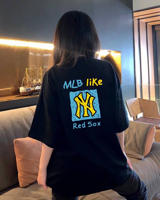 Mlb Yankees-Ny水彩涂鸦圆领短袖半袖T恤 面料采用260克纯棉双纱食毛面料 双线二本针压线 久洗不变形 原版定制三标 高端进口印花 随意水洗 情侣可