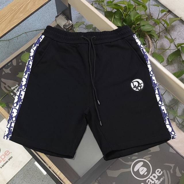 特价 M1 L1 款号：Zsf51006 新款Dior迪奥刺绣Logo图案侧边织带字母绣花情侣梭织毛圈五分短裤，质感一流，作为当下超火的品牌，没有夸张的设计图案