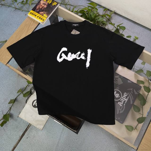 特价 黑色： M3白色：Xs1 春夏新款Balenciagagucci巴黎世家联名古驰经典涂鸦字母Logo图案印花休闲情侣宽松短袖T恤，Oversize宽松版型