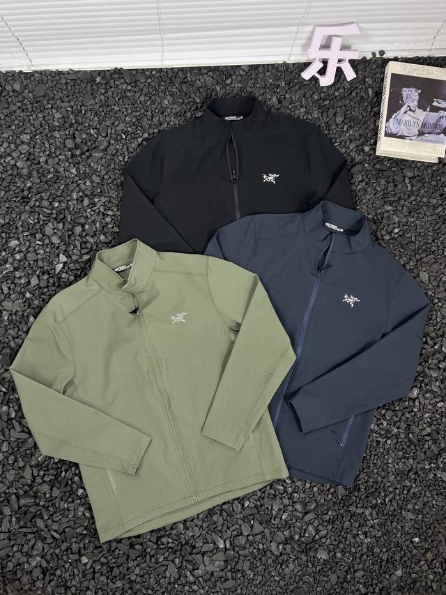 始祖鸟 Arcteryx男士Solano Jacket刺绣款立领长袖防风雨无帽外套 - 探险途中，风雨从不留情，有始祖鸟Solano Jacket刺绣款外套相伴