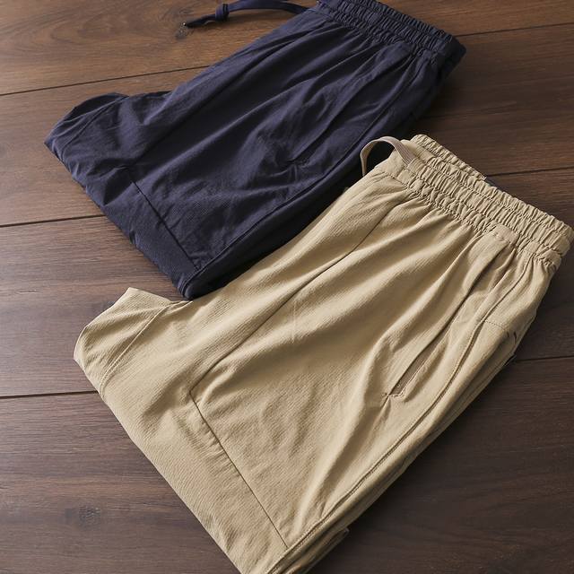严选好货！Lululemon新款男士休闲运动长裤！经典时尚款，客供轻量化格纹弹力梭织面料，轻薄透气，舒适耐穿！3D立体裁剪版型，后裤腿激光穿孔散热，精美小标Lo