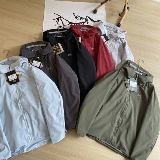 主图 专柜同款Arc'teryx 始祖鸟 六色顶级Solano Hoody城市通勤系列春秋防风式连帽软壳外套上衣 简洁设计：该冲锋衣的设计简洁大方，没有过多的装