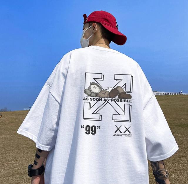 上新 2025Ss春夏最新款 Off-White联名芝麻街 双色箭头款短袖T恤！ 男女同款 面料：采用定制230克32织纯棉双纱面料，坯布两次水洗预缩定型， 预