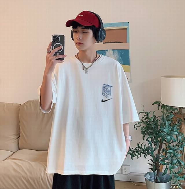 上新 耐克动漫印花短袖T恤 Nike 2025新款 240G高克重纯棉面料 男女同款 Ins 抖音各大网红上身，一款流行酷酷的穿搭，休闲舒适宽松版型，整体设计比