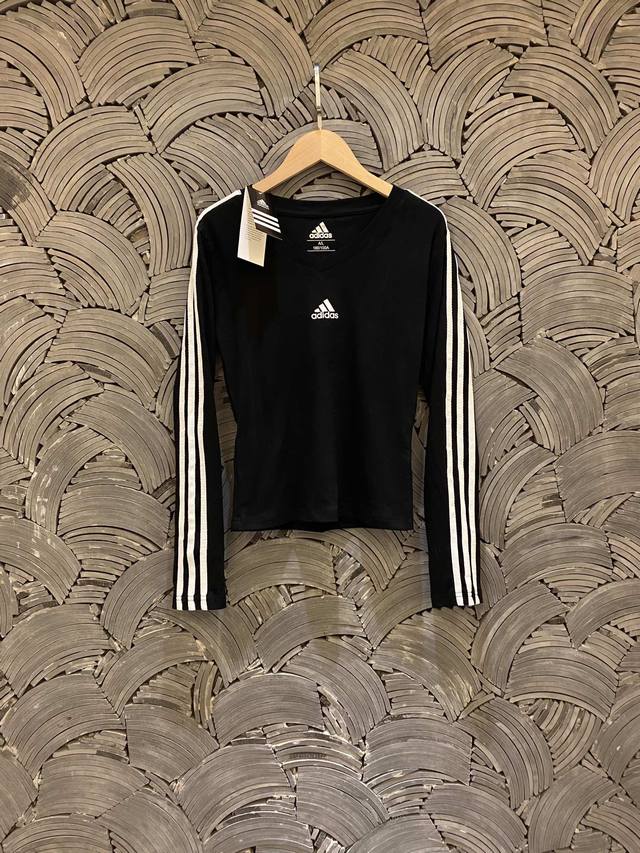 Adidas阿迪达斯 美式复古V领三条杠纯棉修身弹力短款圆领上衣长袖卫衣情侣款 Color: 黑色 Size: M-Xl M 肩宽32 胸围70 衣长55 Cm