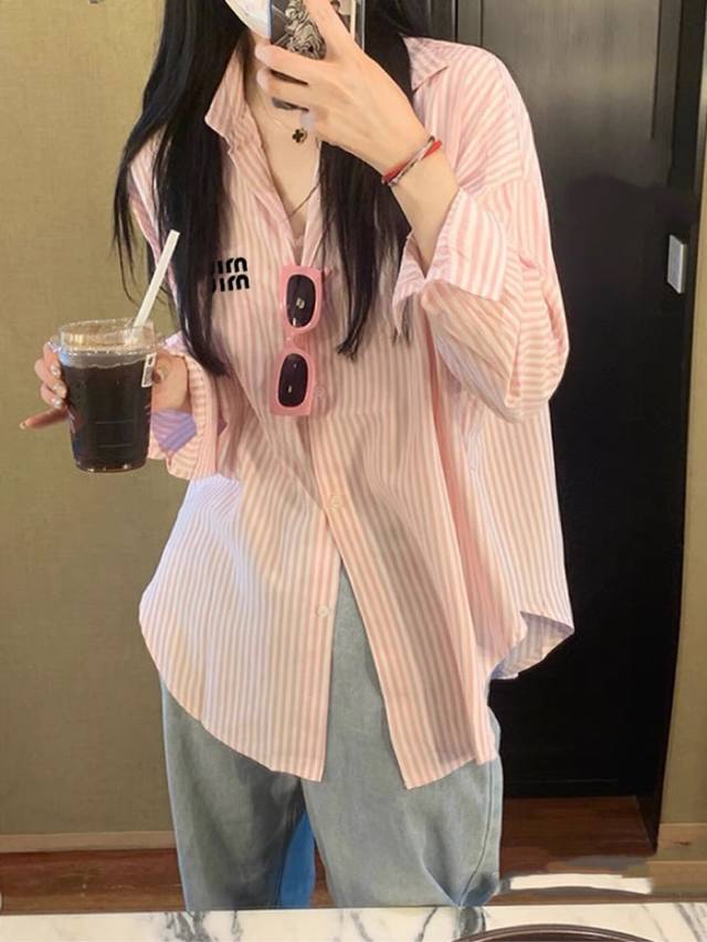 Miumiu缪缪 条纹长袖宽松衬衫防晒外套情侣款 Color: 粉色 Size: M-Xl M 肩宽49 胸围112 衣长74 Cm L 肩宽50 胸围116