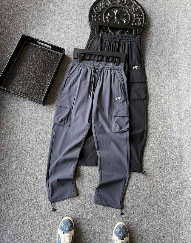 顶级锦棉工装裤！ 人气爆款！Arc'teryx 始祖鸟专柜新品双色运动工装裤长裤！恒隆在售千元级，款号：1108 始祖鸟家今年最新冰氧锦棉面料，90锦纶 10氨