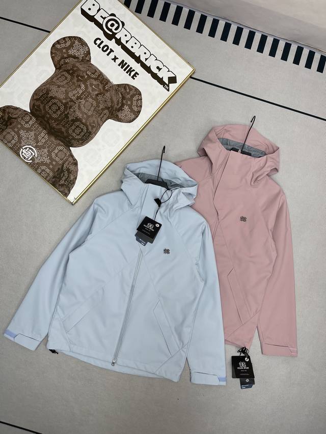 女款可隆Kolonsport春款金属标外套新品防风水透气轻量软壳冲锋衣明星同款， 柜款夹克，新款在售3900+高品质金属Logo 科技面料防风防水，轻量化设计，