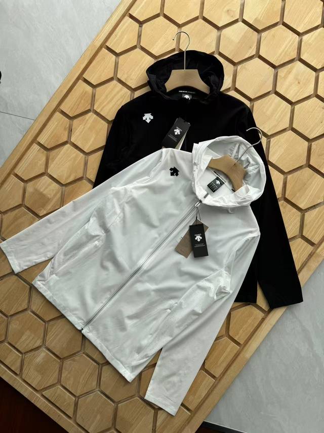 Des综训男士防晒服防晒衣Upf80外套针织上衣新款，，女生也可以穿 立体修身剪裁，增加高强度活动的透气性灵活性，可调帽子抽绳，倍加舒适 内胆采用透气材质，无闷