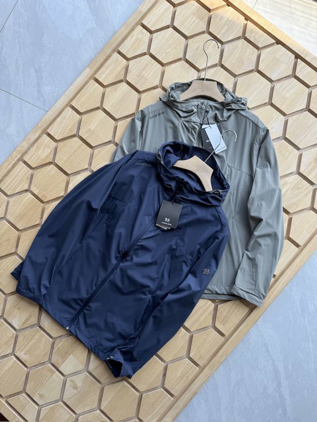 Kolon Sport科隆24年夏季新品男士户外休闲冰丝速干连帽防晒皮肤衣！ 日常刚需必备款式.舒适透气多功能！ 面料防晒速干 ，透气性贼啦啦的好冰感极强，专业