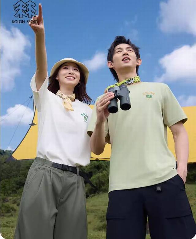 Kolon Sport可隆男女情侣款户外休闲露营印花内搭圆领夏季运动短袖T恤！ Kolon Sport融合了潮流设计与功能灵感，在满足人们对功能性需求的同时，通