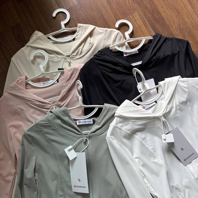 Lululemon 露露25夏季新品！女士修身运动外套冰丝凉感皮肤衣防晒衣！太赞了！观网门店同步！掌柜炒鸡推荐！客供面料88%锦纶+12%氨纶！冰感修身防晒衣！