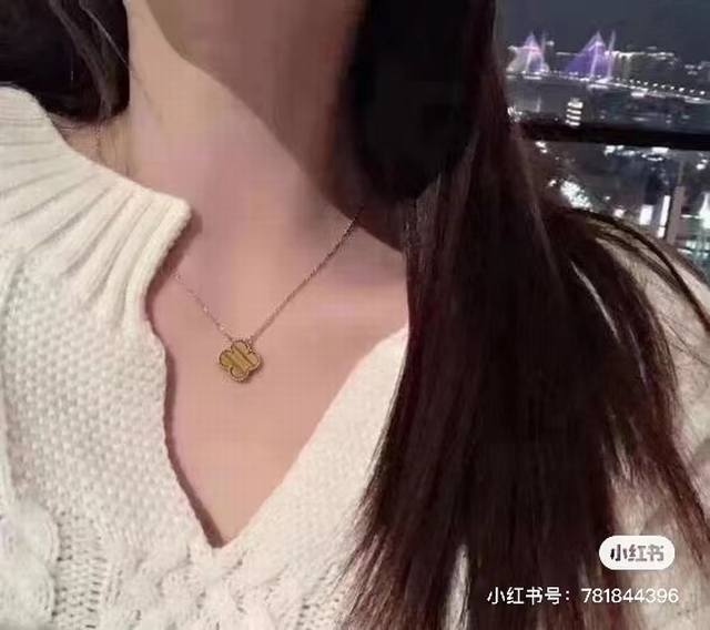 代购品质 樊克雅宝 Vca Cnc扣头 V金镀咪金 粗链条 高级精工版 Vca天然黄虎眼四叶草项链 非常独特 个性 时尚，不会像五花那些烂大街 人手必备啦 做工