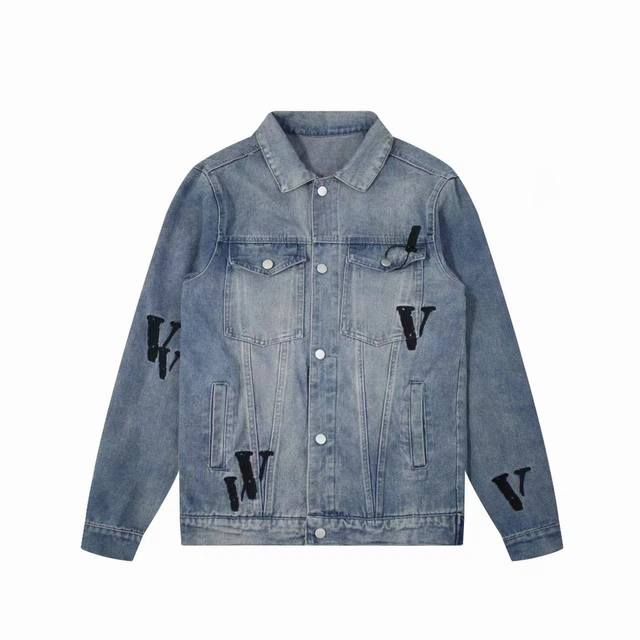 Vlone Ss23拼接Logo刺绣渐变水洗做旧宽松牛仔外套 Vlone高品质刺绣牛仔外套 超高性价比 随意对比 全棉牛仔布 面料非常厚实 非垃圾版本 面料重磅