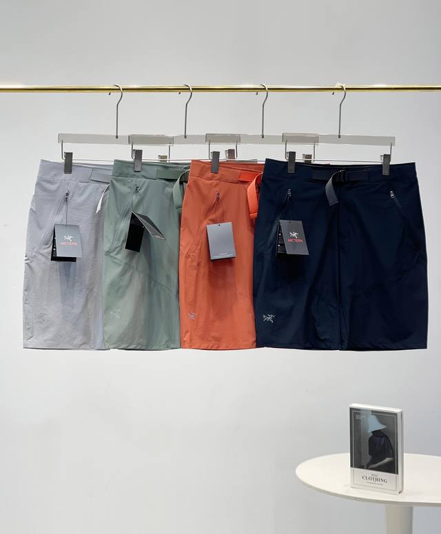 Arc'teryx 始祖鸟 春季新款男款运动裤 版型适中，面料柔软，休闲百搭，高弹垂感，顺滑柔软，冰爽透气。 颜色：黑色、灰色、橘红、雅绿 成分：90%锦纶 1