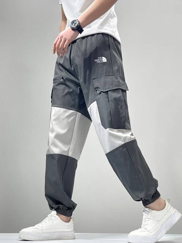 高品质 The North Face 北面春季多囗袋工装束脚冲锋裤！ 采用聚酯纤维面料防撕拉,结实耐穿。这种坚韧的布经过漂洗可增加舒适度,同时又不影响其耐用性。