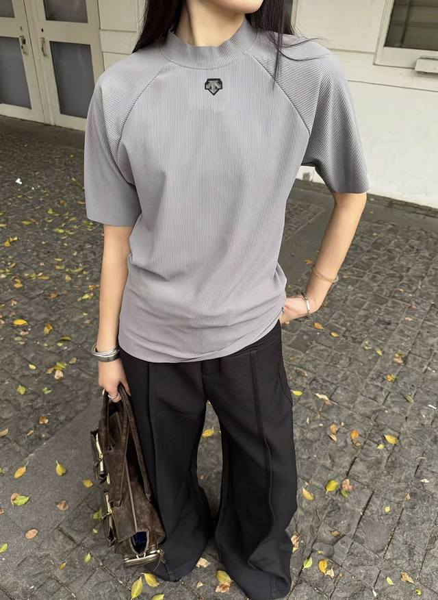Descente 25Fw 迪桑特美式细螺纹运动速干弹力修身插肩短袖T恤 运动户外界的Vip 居家运动健身瑜伽不在话下 轻松拿捏 上身轻薄显弹力 夏日时尚必备单