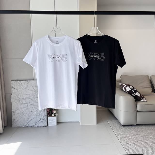 Descente 迪桑特Essential男女款防晒吸湿排汗短袖针织衫T恤夏季 **透气与吸湿排汗**：Essential系列T恤采用针织面料，强调透气性和运动