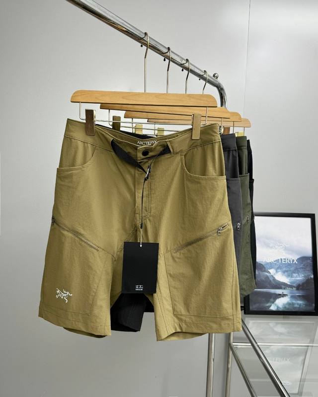 专柜在售 Arc Teryx 始祖鸟System-A 系列户外 休闲通勤 机能短裤 男女同款 它是可以被定义为一条‘皮肤裤’，防晒抗撕裂，整条裤子包括腰部全带弹