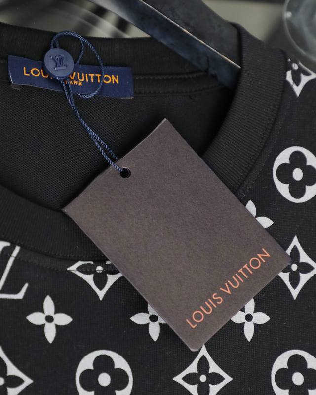 细节图# Louis Vuitton 路易威登Lv 2025新款火烧云提花涂鸦满印圆领短袖T恤 Louis Vuitton，法国路威酩轩集团-Lvmh旗下品牌，