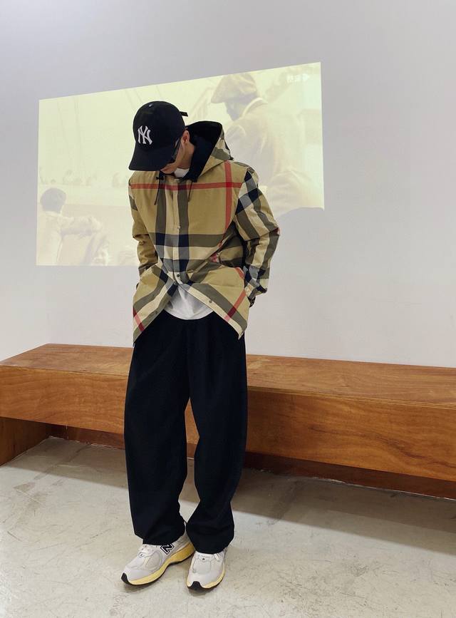 Burberry 巴宝莉 25Ss 双面两穿经典大格纹夹克外套 男女同款 官网同步 面料采用原版一致再生聚酯纤维纱线制成的Vintage复古格纹面料 厚重有型