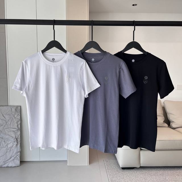 挂拍图 2025Ss Lululemon男士印花运动短袖T恤 挥汗时刻，型格不落幕 厌倦了运动时T恤的黏腻束缚？Lululemon男士运动短袖T恤，为你的运动体