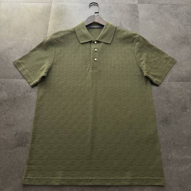 爆款推荐 Lv 路易威登2025新款提花小标翻领Polo衫T恤 原版面料高版本高品质 网红明星同款 50支双股跟原版面料300克 棋格提花+小标刺绣 手感非常舒