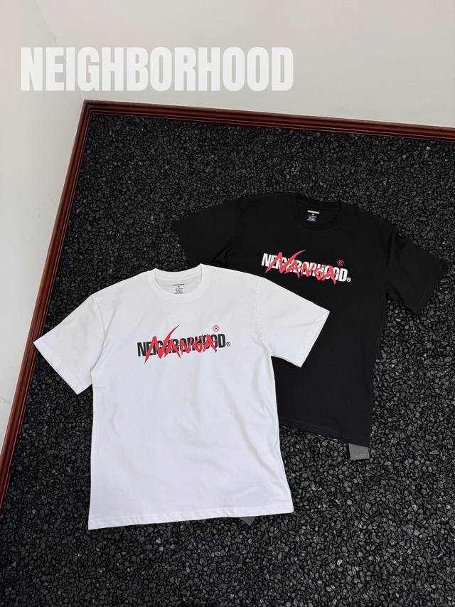 Nbhd Neighborhood X Nanga 联名款 Fw24 胸前重叠Logo印花图案圆领短袖T恤 男女同款 小众精品 拒绝烂大街 做工精美 走线流畅