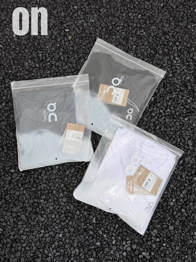 原厂品质 On昂跑 基础三色 速干运动 吸湿排汗 运动短袖 Tee 专为运动而生的高性能短袖 高弹力设计，自由无束缚 定做竹节速干面料 透气 速干 舒适 完美品