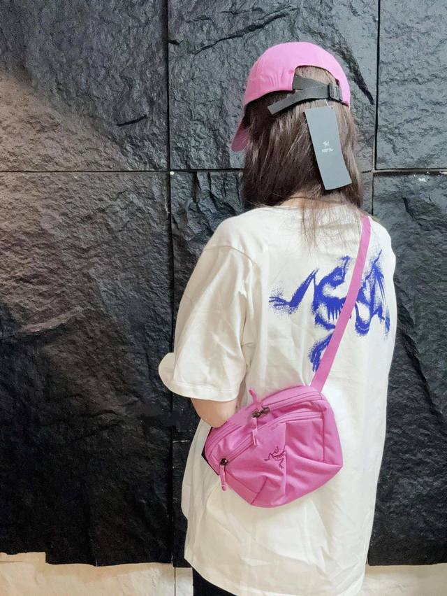 上新！ 始祖鸟 Arc'teryx幻影鸟情侣款短袖T！宽松版型！ 专柜卖断货 一件难求！年度爆款来了！ 采用顶级230克凯迪纯棉面料！无敌质感！ 高端面料无任何