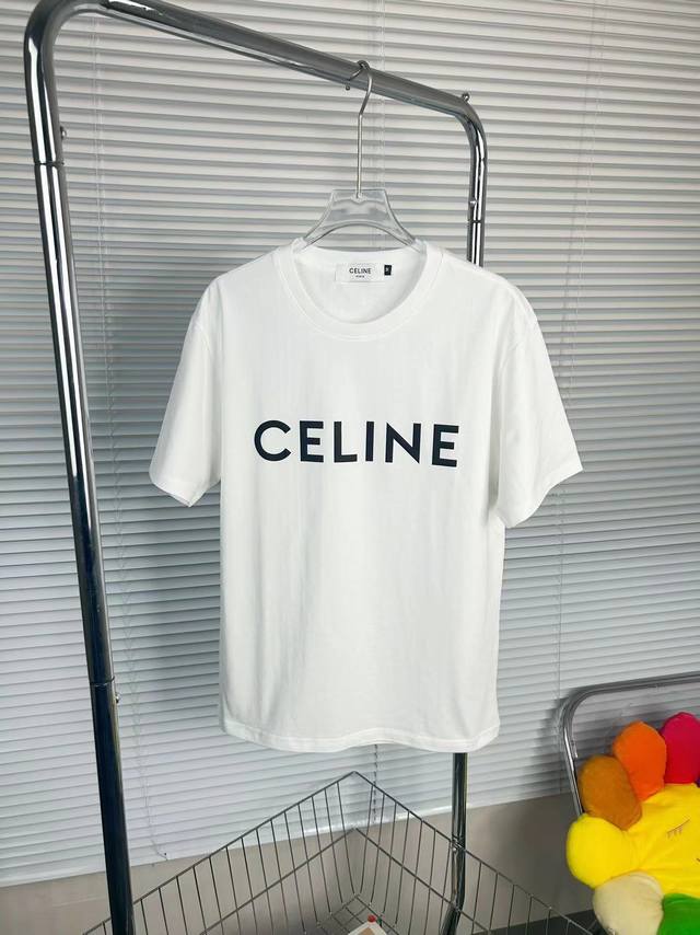 上新 Celing 塞琳23新款T恤，Lisa同款短袖，面料采用定制全棉双纱精棉，克重260克，印花采用环保进口胶浆，上身效果完美，夏日必备款 颜色：黑 白 尺