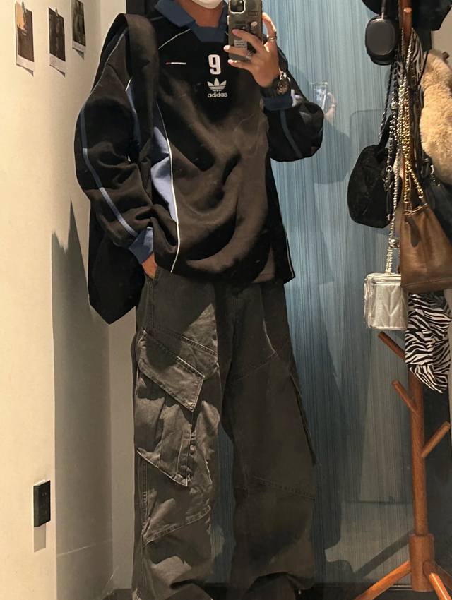 海外版阿迪达斯三叶草Adidas9号美式拼接卫衣男女同款高街休闲拼接修身落肩袖重磅设计感外套拼接卫衣 此款采用超柔棉材质面料超有范！材质不起球不变形不掉色不缩水