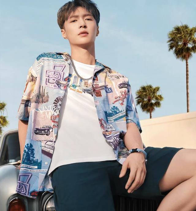 张艺兴同款 Fila 斐乐官方男子短袖衫运动T恤夏季新款！ Inspiration×设计灵感，，浪漫加州夏日度假指南，设计灵感来源于加州迷人的海岸风光将海滨落日