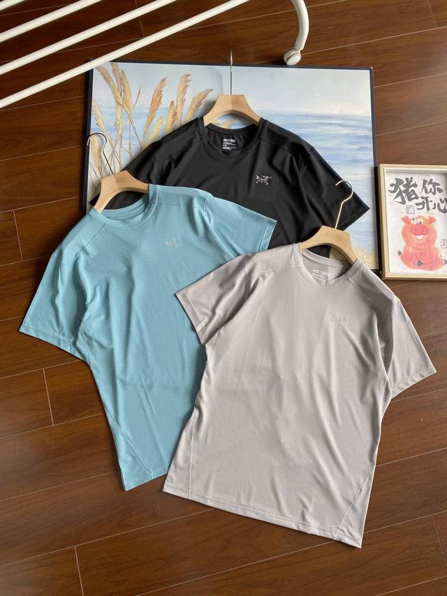 Arcteryx 始祖鸟Velox Crew Ss网眼圆领运动速干短袖 鸟家是专做户外速干衣的专用户。一直都可以满足各位户外运动爱好者的需求，冰丝网眼速干短袖，