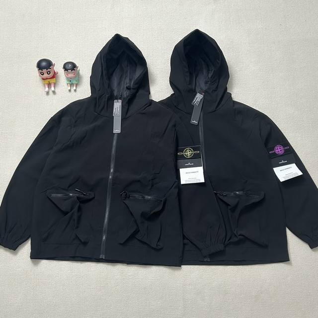 实拍图 Stone Island 石头岛新款工装连帽冲锋衣夹克外套 Stone Island 石头岛新款工装连帽冲锋衣夹克外套 新款实拍图！面料采用高品质涤纶防