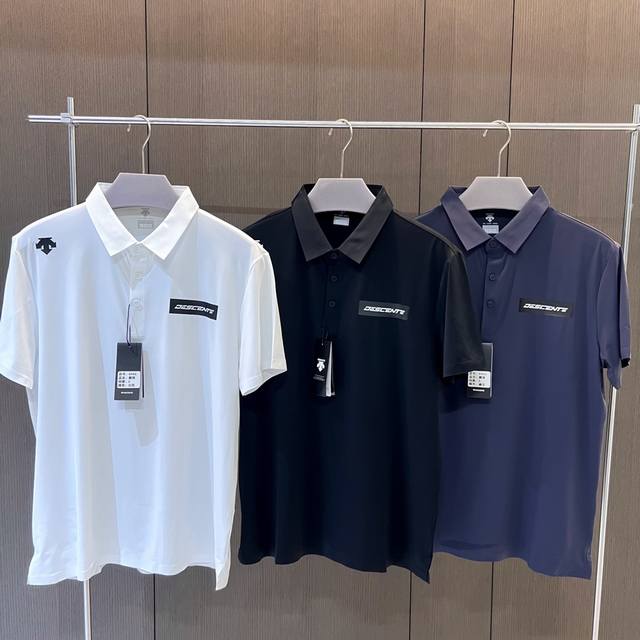 货 25夏 Descente 迪桑特无痕压胶 粗字母印花 冰丝Polo衫男女同款短袖夏季新品超冰丝 这款新品属于休闲商务与户外兼具！是男士专属福利 冰丝Polo