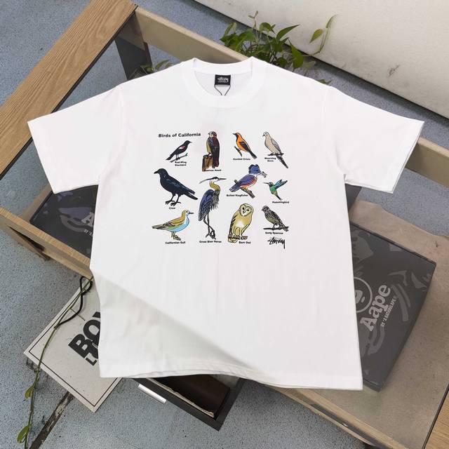 款号：Xbnb075 高版本 2025新款Stussy斯图西鸟类世界图案Logo字母印花休闲情侣宽松短袖T恤，经典永远不会过时、人手必备款，260G纯棉精梳棉不