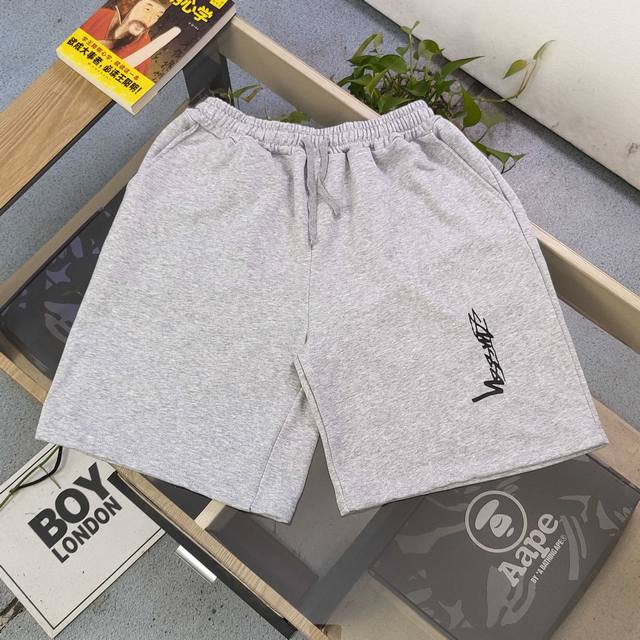 款号：Xb1011 2025新款Stussy斯图西经典侧面字母图案Logo印花休闲情侣毛圈短裤五分裤，不要说你不喜欢这条裤子，简单的版型真的无可挑剔，看似简单，