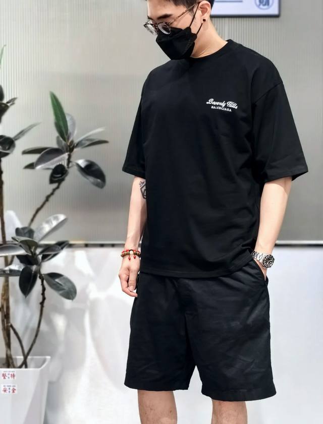 Balenciaga巴黎世家 Ss23 字母Logo几何图案刺绣圆领短袖T恤 宽松休闲 情侣款 - 追求时尚与个性的情侣们，怎能错过Balenciaga巴黎世家