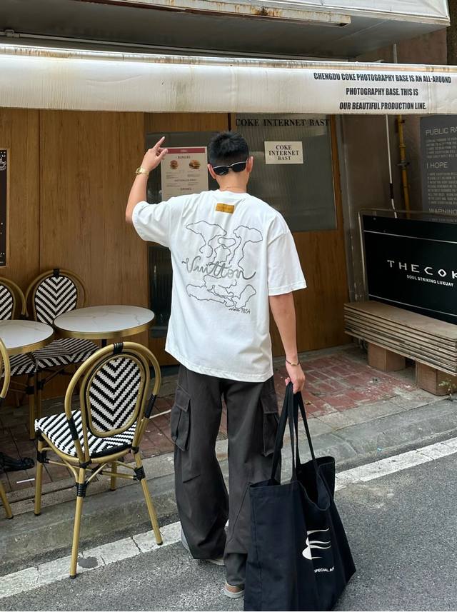 细节图# - Louis Vuitton 草写字母图案Logo字母印花纯色打底衫短袖T恤 男女同款 - 追求时尚与品质的你，怎能错过Louis Vuitton这