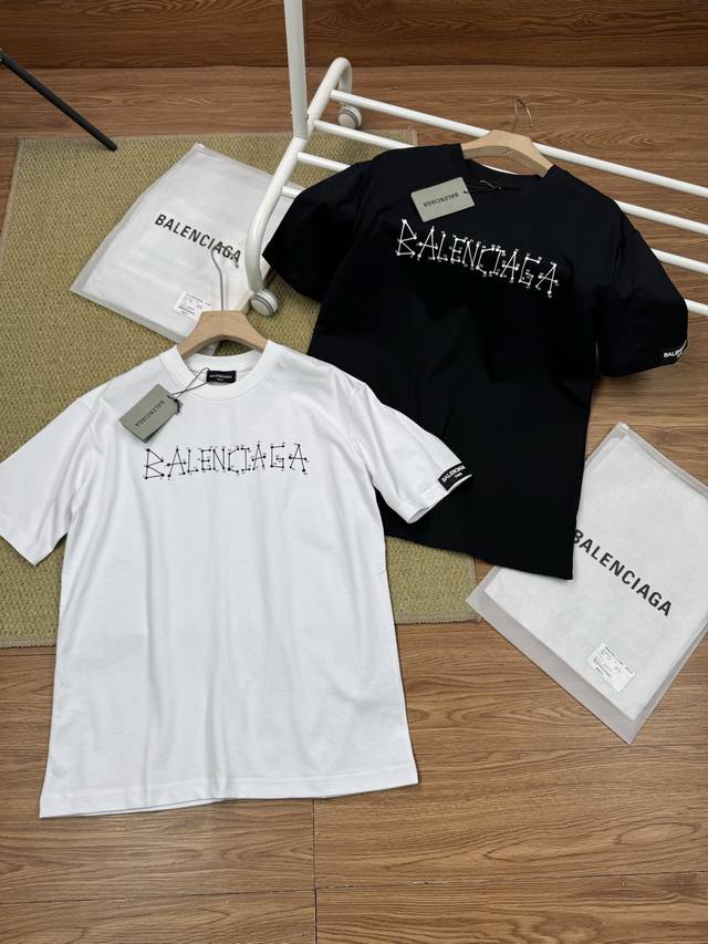 Balenciaga巴黎世家 Ss23 字母Logo印花圆领短袖T恤 宽松休闲 情侣款 - 追求时尚与个性的情侣们，怎能错过Balenciaga巴黎世家的这款情